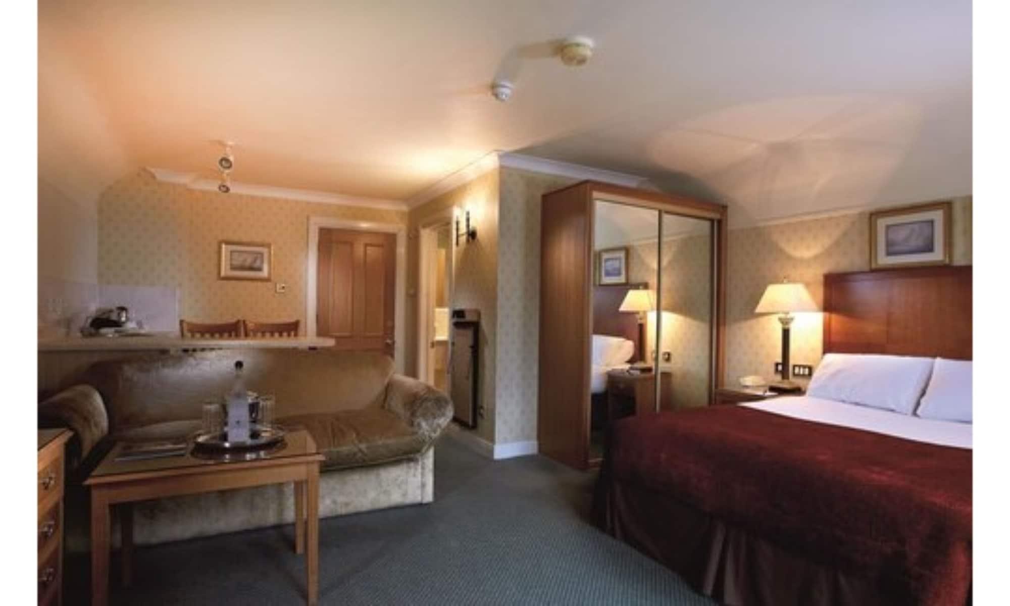 Macdonald Elmers Court Hotel Lymington Exteriör bild