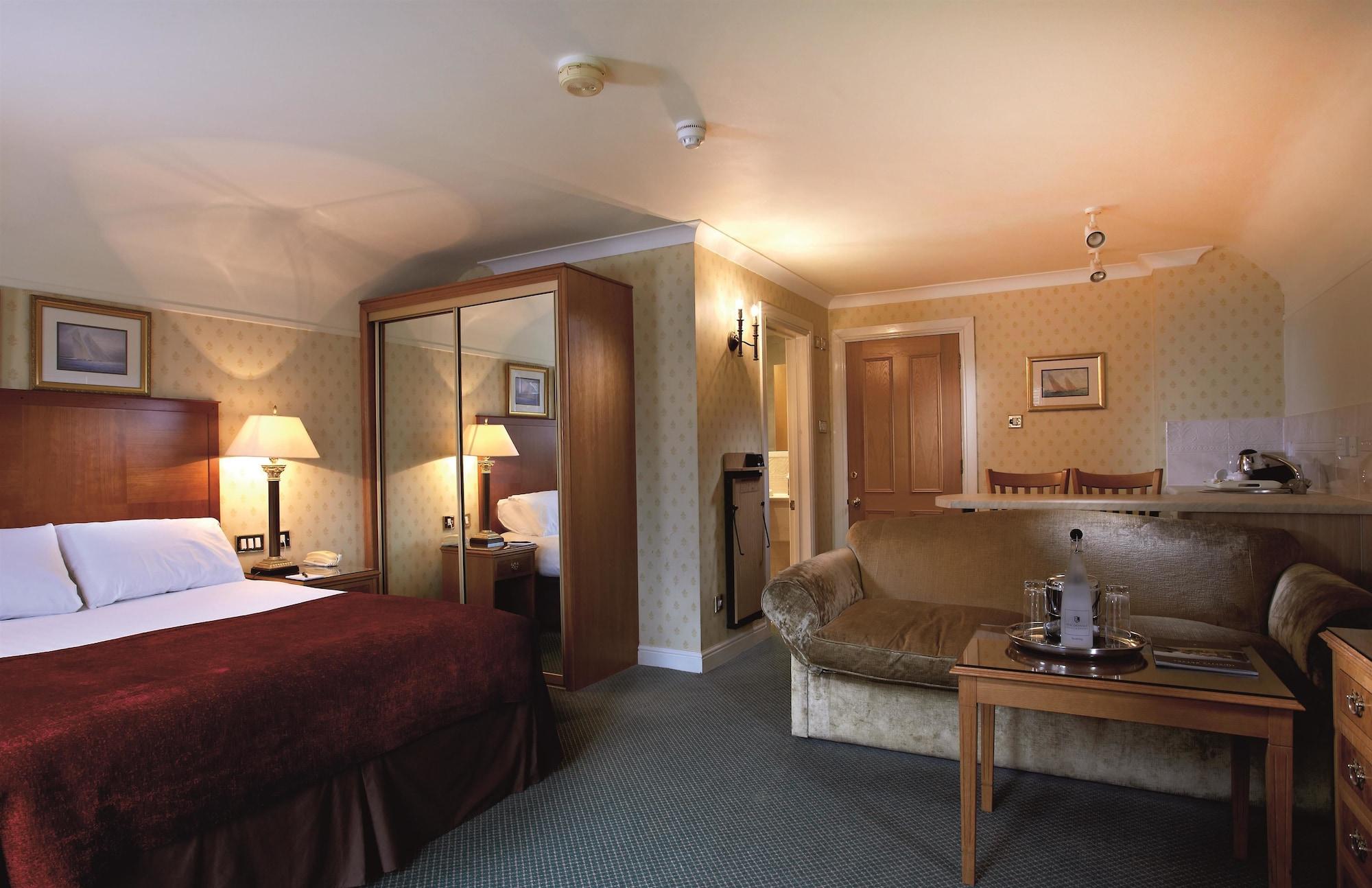 Macdonald Elmers Court Hotel Lymington Exteriör bild