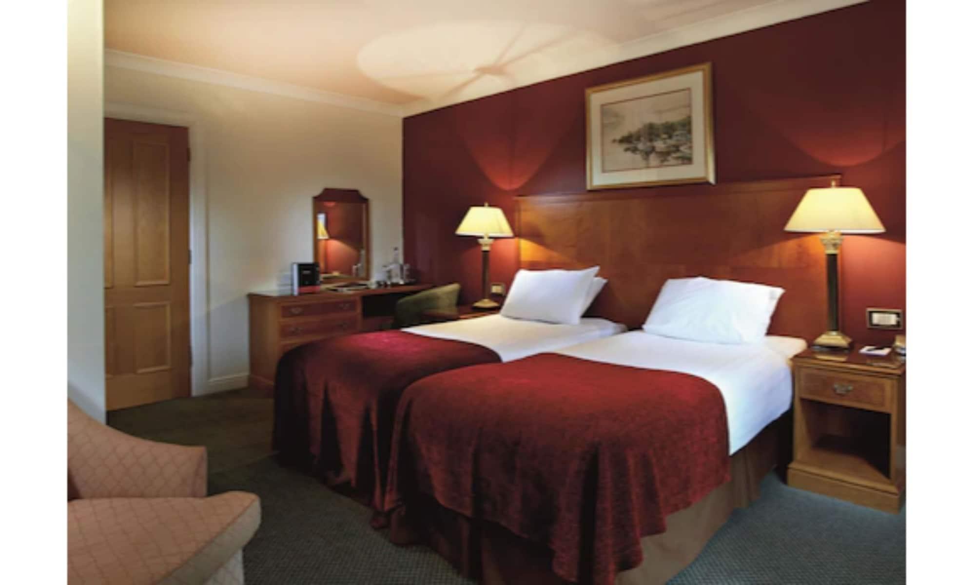 Macdonald Elmers Court Hotel Lymington Exteriör bild