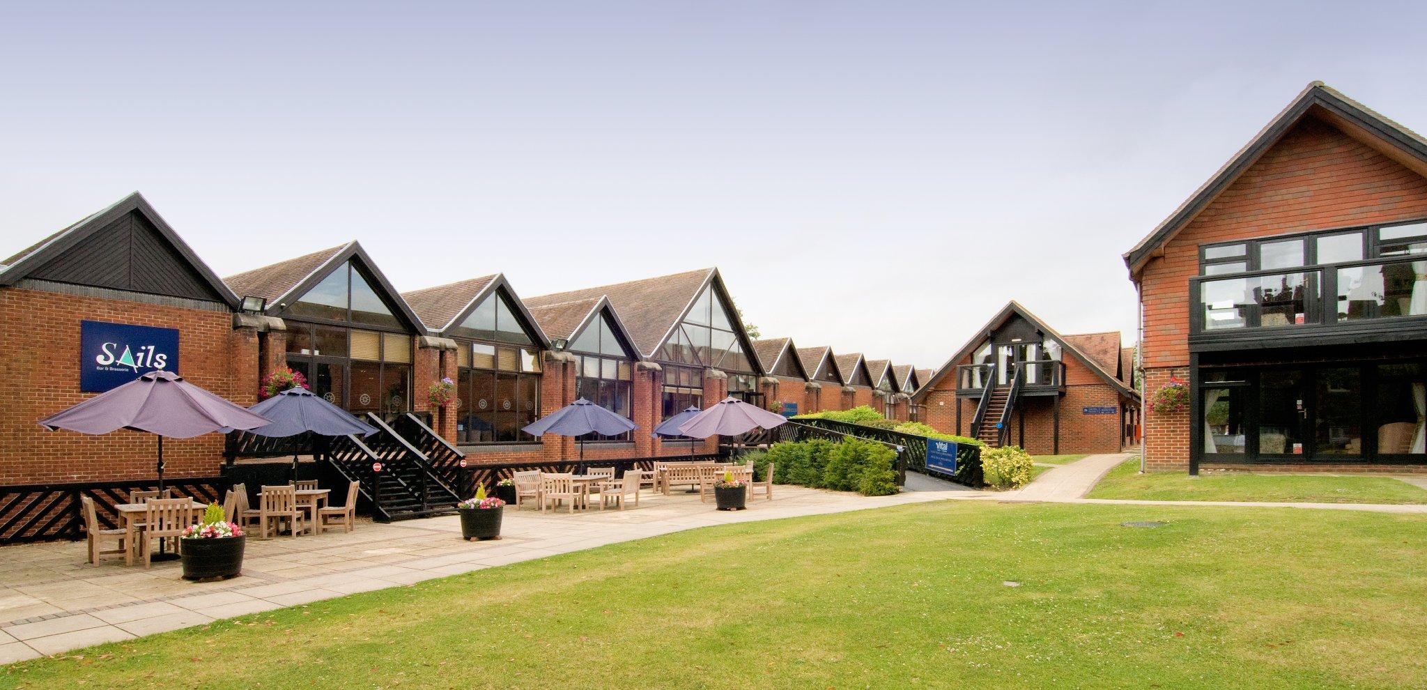Macdonald Elmers Court Hotel Lymington Exteriör bild