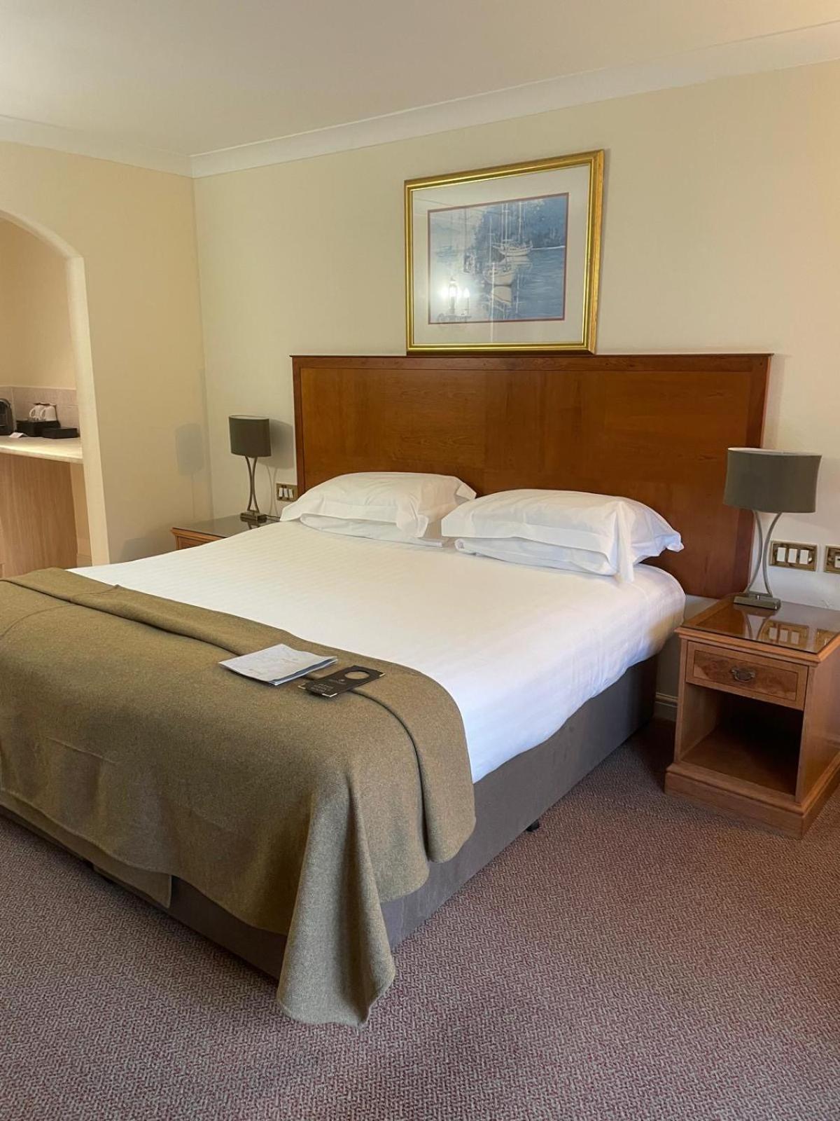 Macdonald Elmers Court Hotel Lymington Exteriör bild