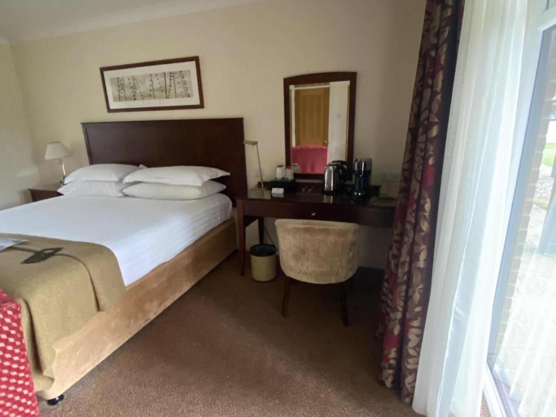 Macdonald Elmers Court Hotel Lymington Exteriör bild