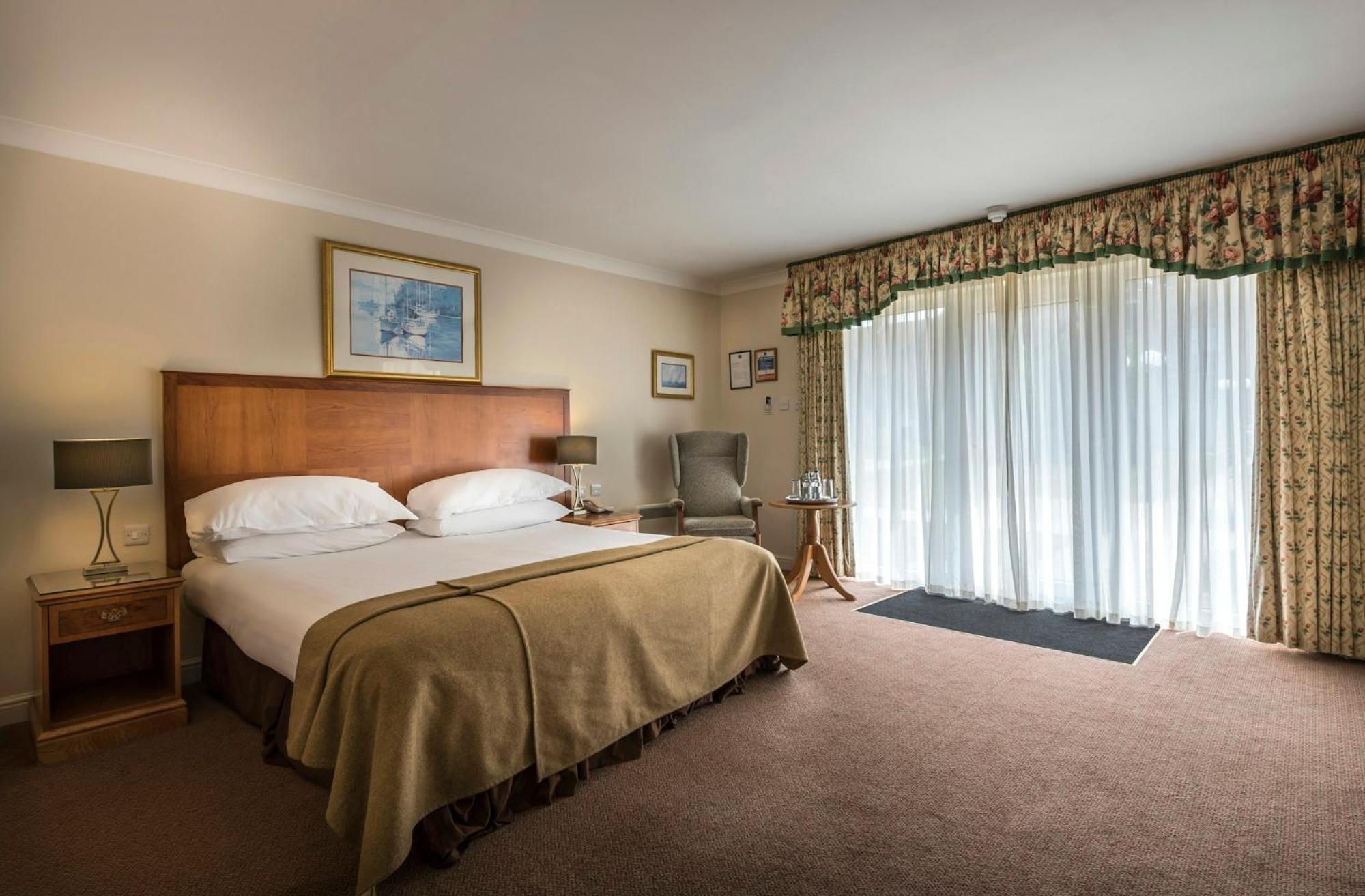 Macdonald Elmers Court Hotel Lymington Exteriör bild