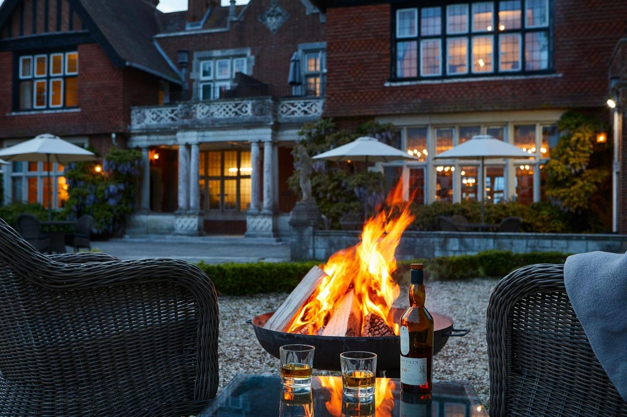 Macdonald Elmers Court Hotel Lymington Exteriör bild