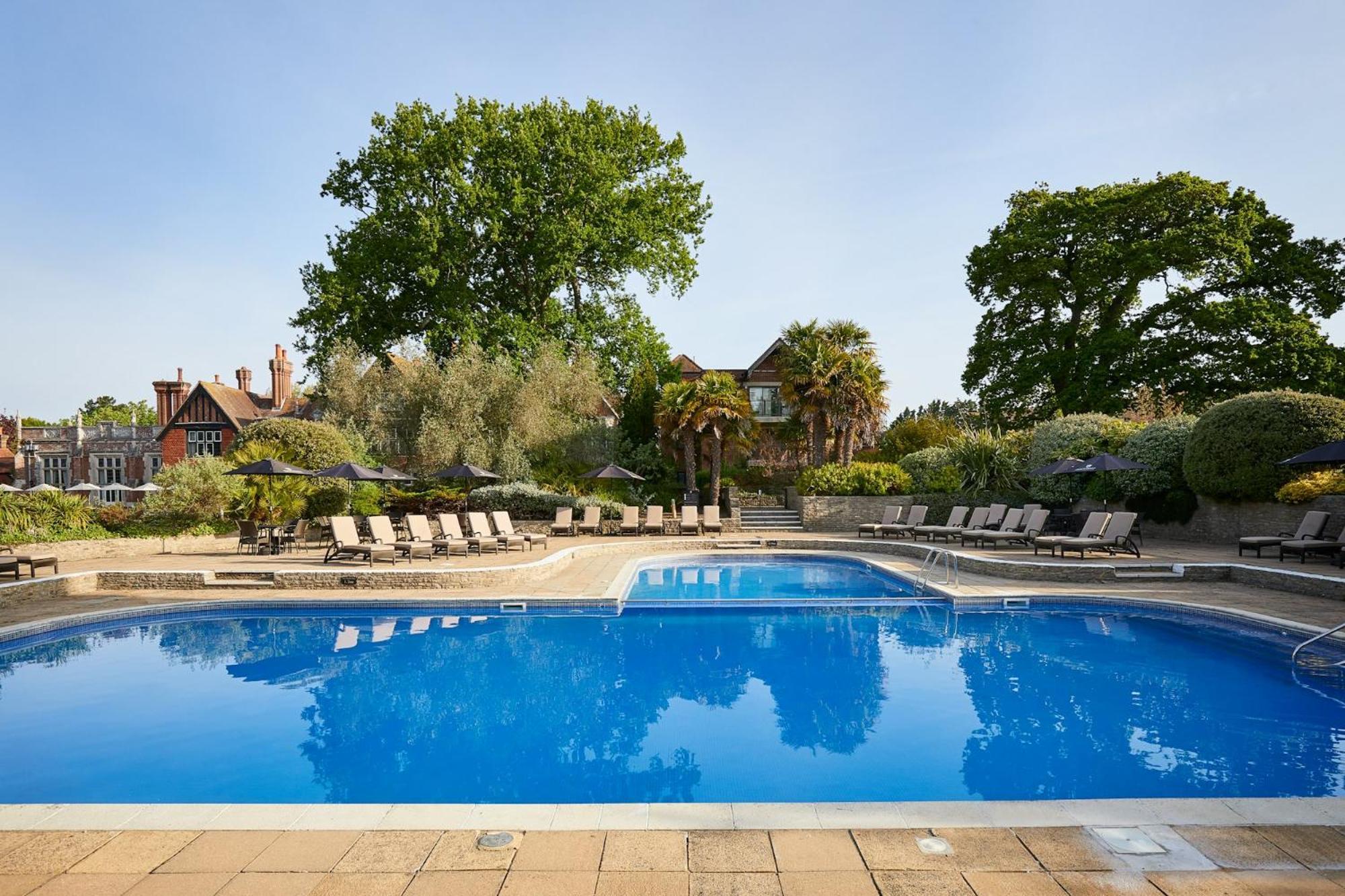 Macdonald Elmers Court Hotel Lymington Exteriör bild